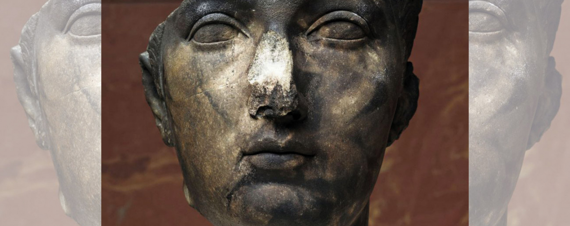 Photo de la sculpture du portrait de Sabine, femme de l'empereur Hadrien Photo de la sculpture du portrait de Sabine, femme de l'empereur Hadrien